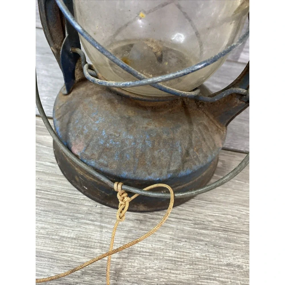 Vintage Dietz Little Wizard Blue Kerosene Lantern USA Clear Glass Globe Rust